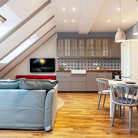 Attic Apartment On Waterfront / View / Netflix Praga Exterior foto