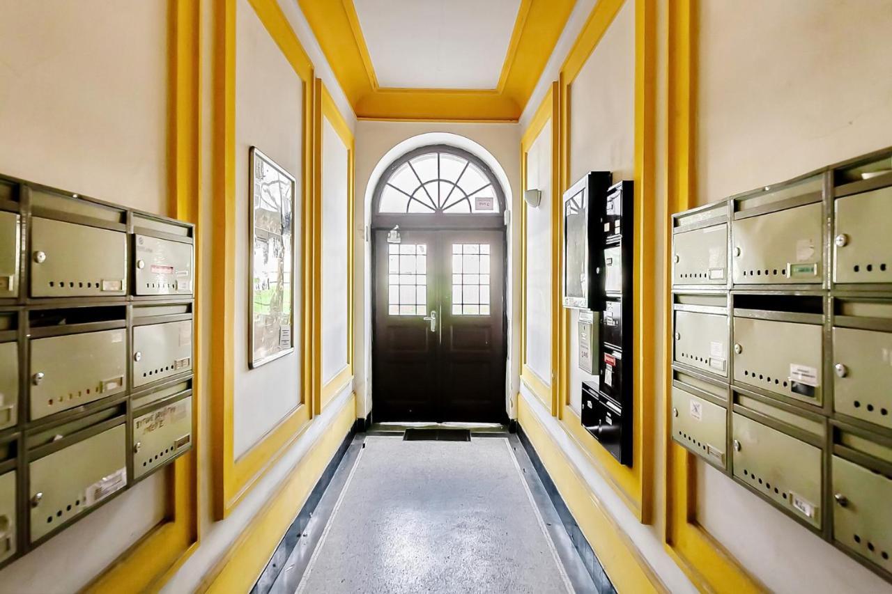 Attic Apartment On Waterfront / View / Netflix Praga Exterior foto