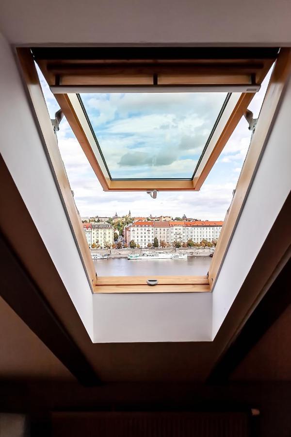 Attic Apartment On Waterfront / View / Netflix Praga Exterior foto